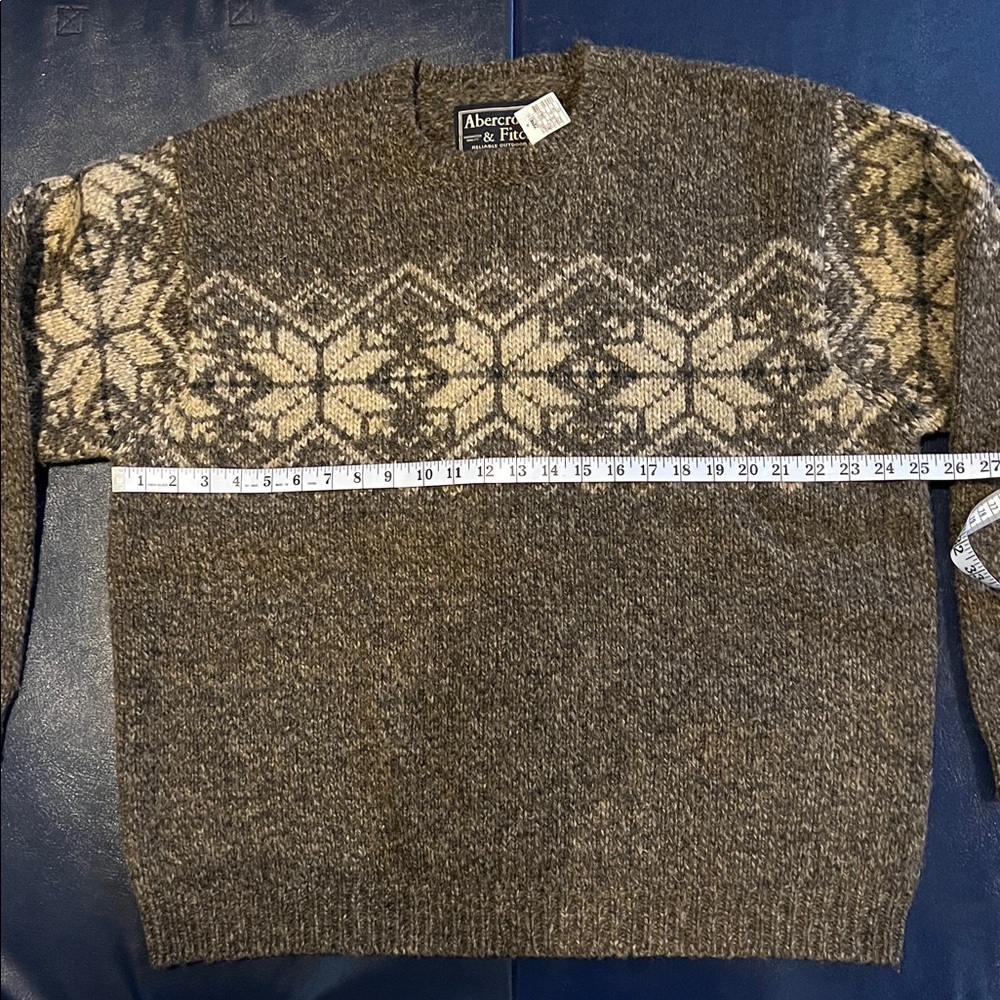 Abercrombie & Fitch Men’s XL
Vintage 2000’s
Fair Lsle Sweater NWT
100% Wool